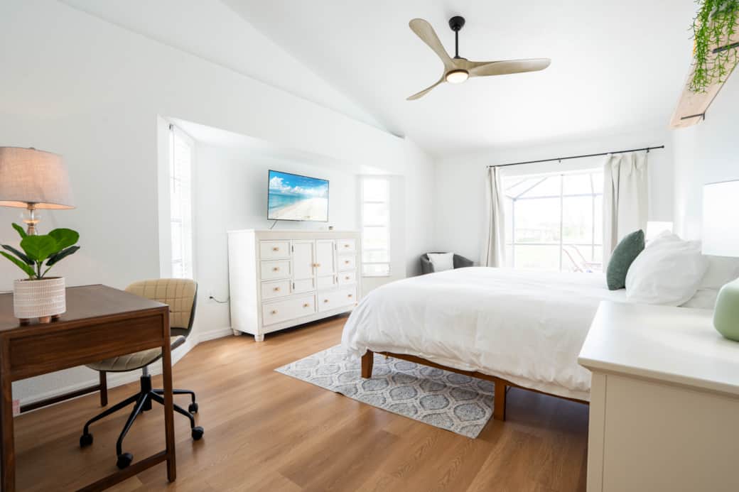 Primary Bedroom / King Bed