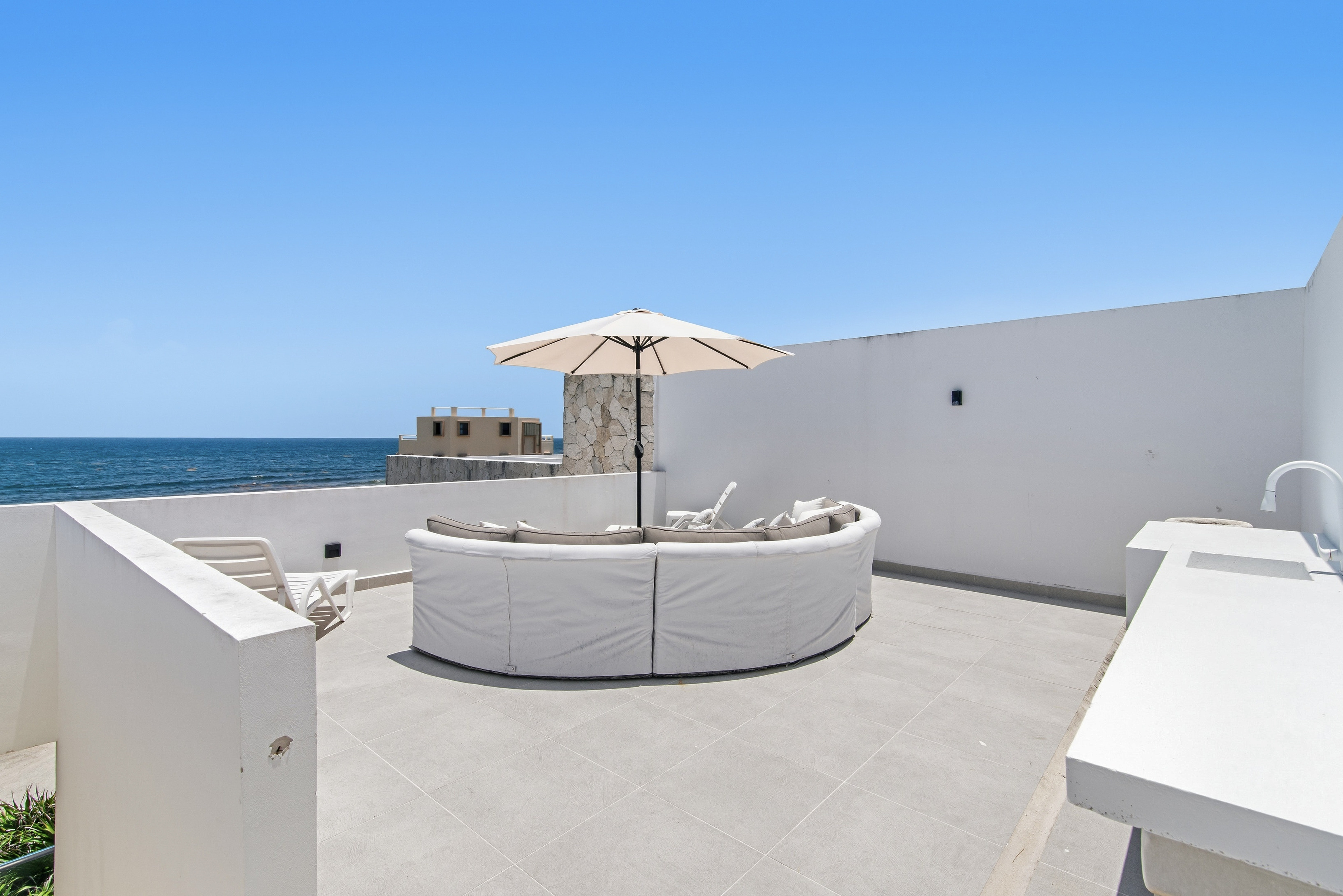 Casa Blanca By The Caribbean Sea