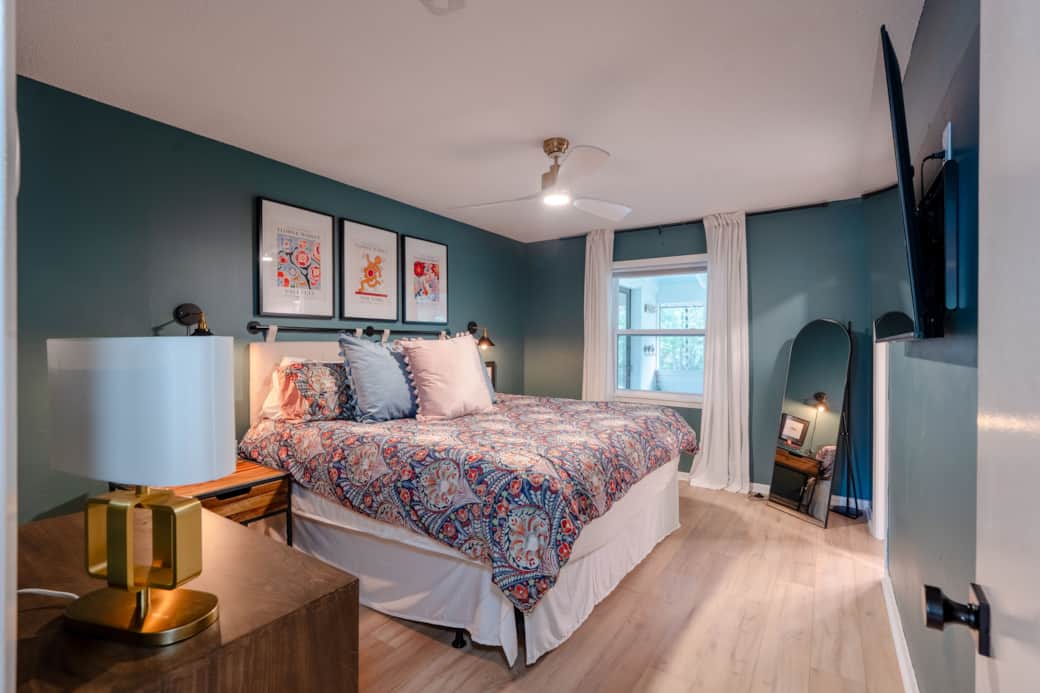 Get ready for a great night's sleep in our King Suite w/ television & Jack-n-Jill bathroom access.