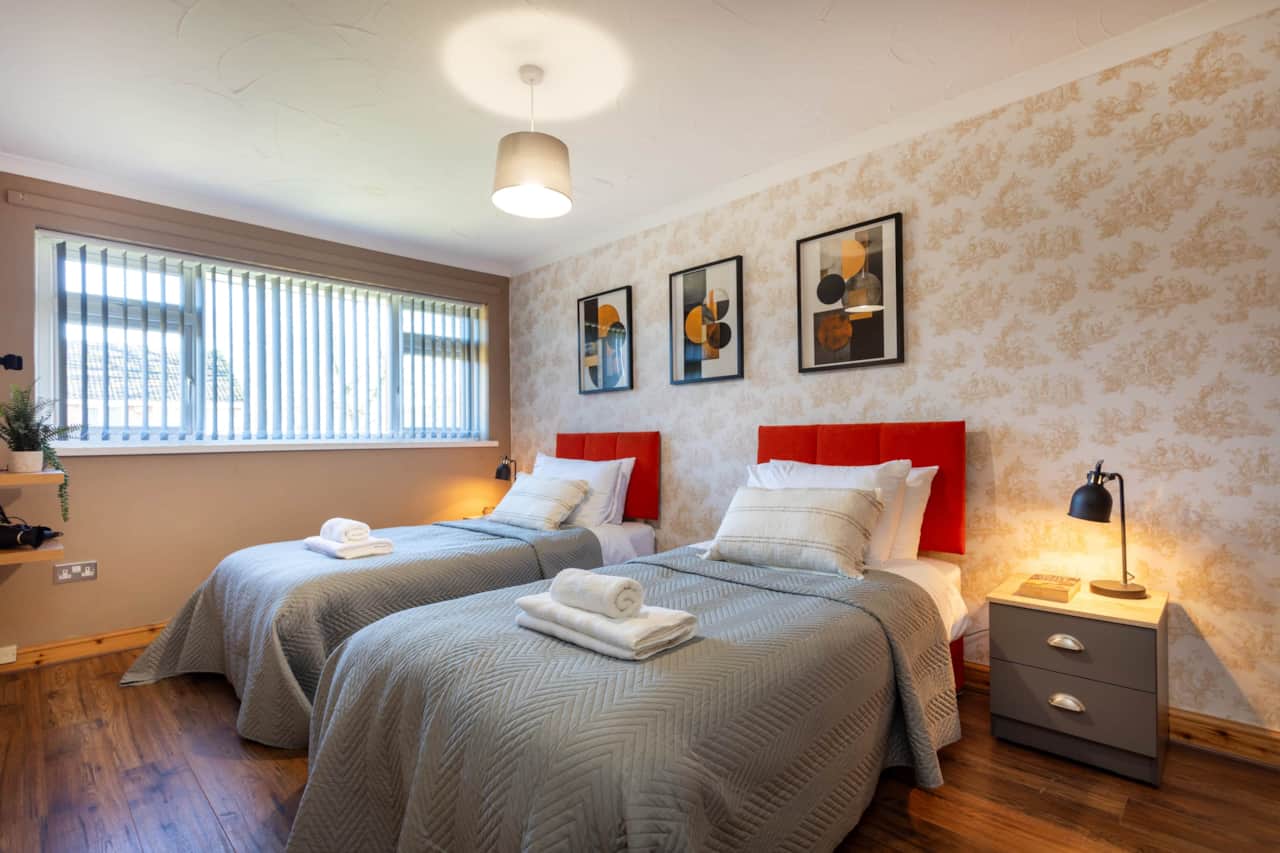 Zip_Linked_King_Size_Bed_Glenorchy_House.jpg