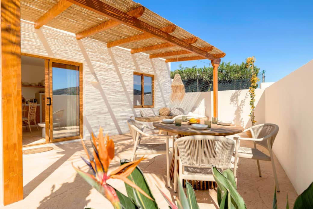 Front view with private terrace, dining table and lounge