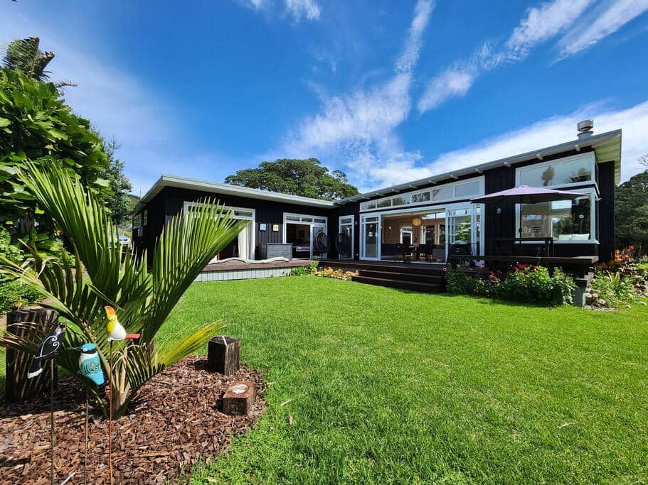 Exterior of Hot Water Beach Escape with beautiful gardens