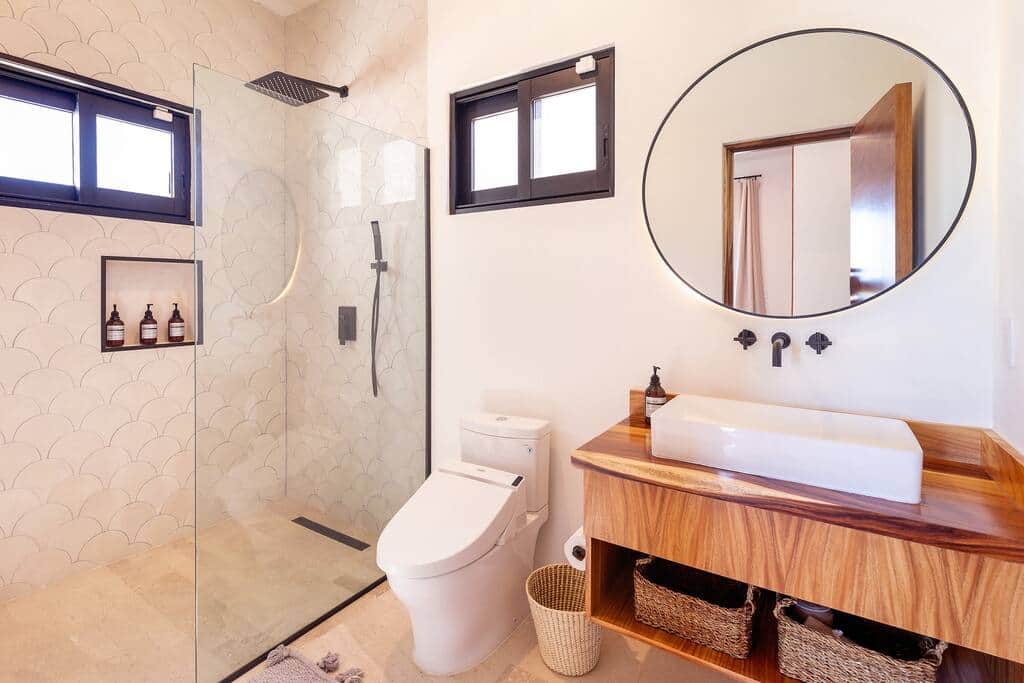 Prívate Bathroom, waterfall shower and bidet Prívate Bathroom, waterfall shower and bidet