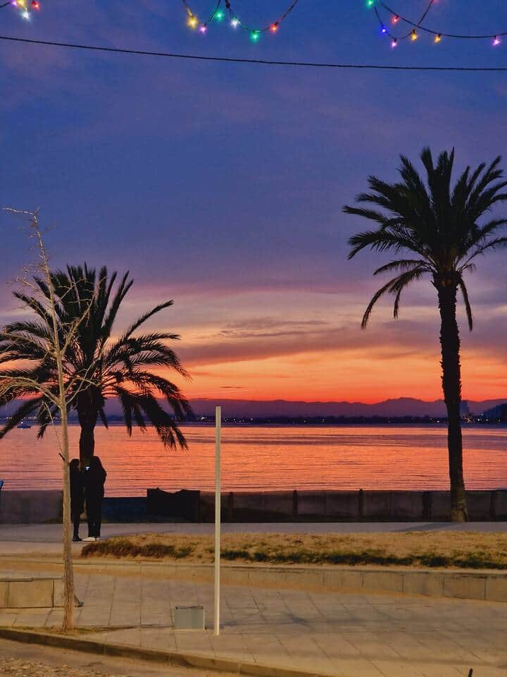 250m from the beach and boulevard 300 meters from the city centre.