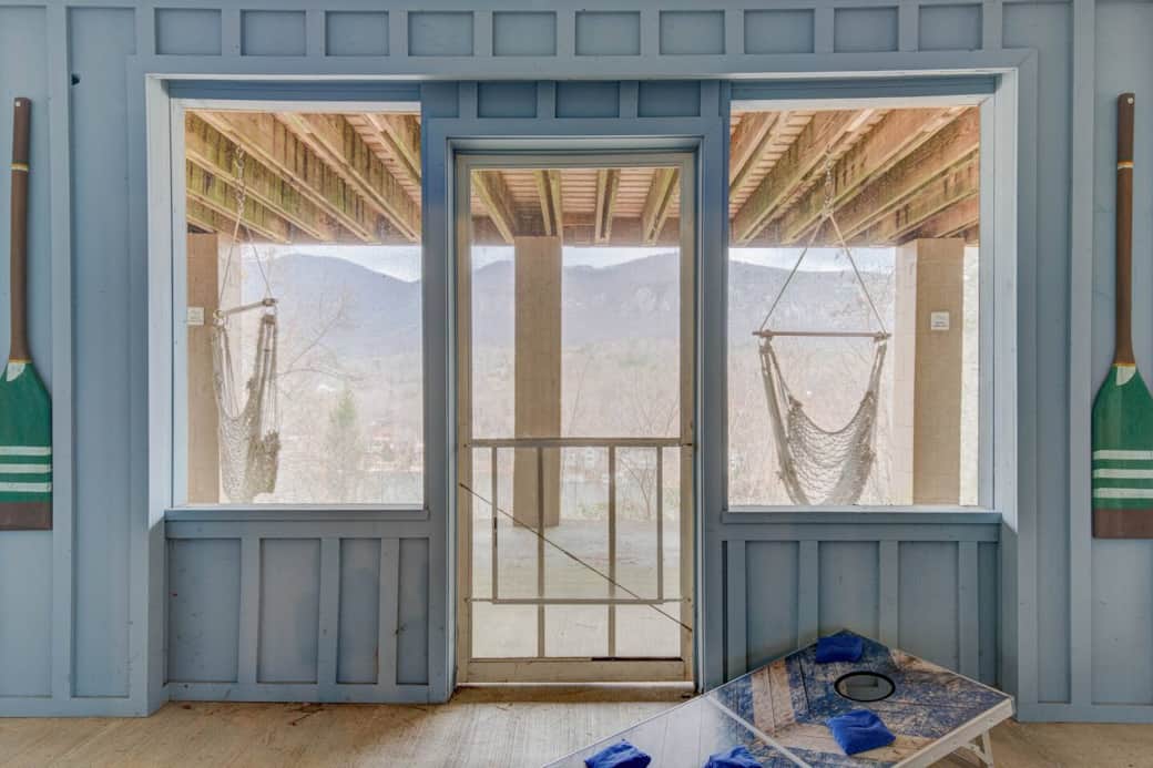 Master Screened in porch with views 