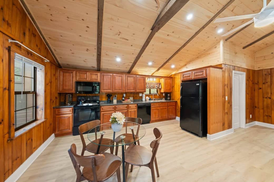 Full kitchen Full kitchen