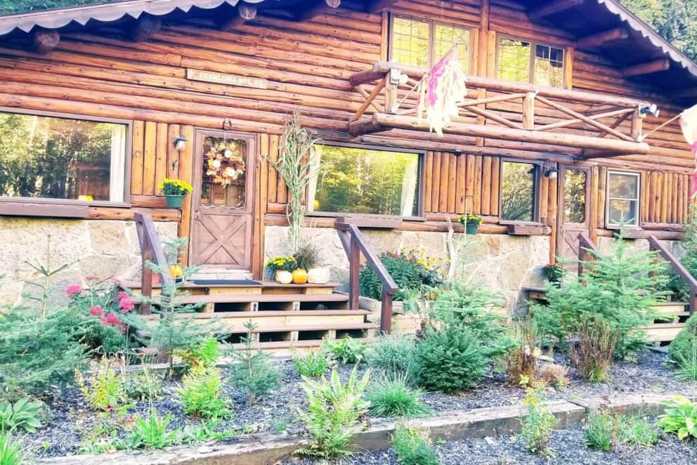 Rustic Log Cabin 3 "The Lodge" Vacation Home in Lisbon