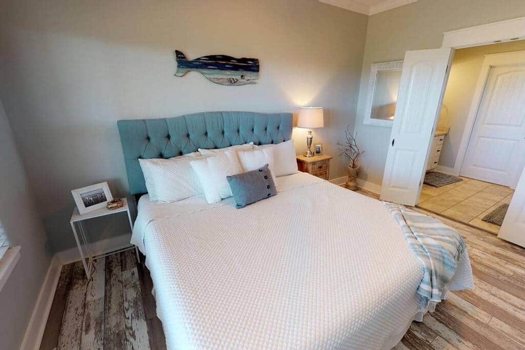 Primary bedroom - King bed