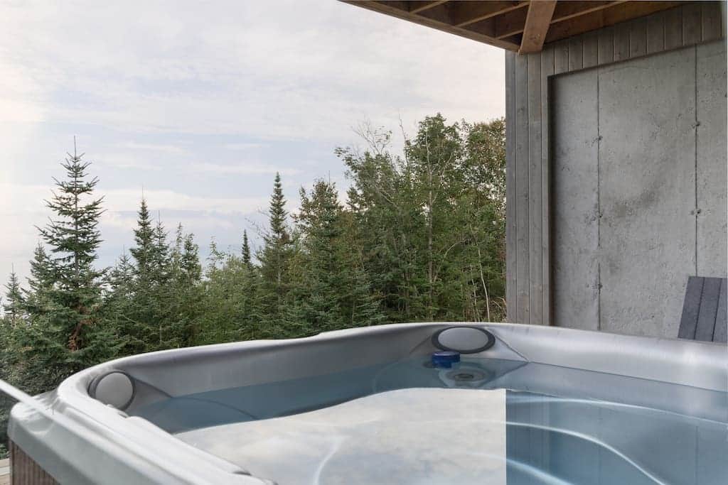 4-season spa with a view