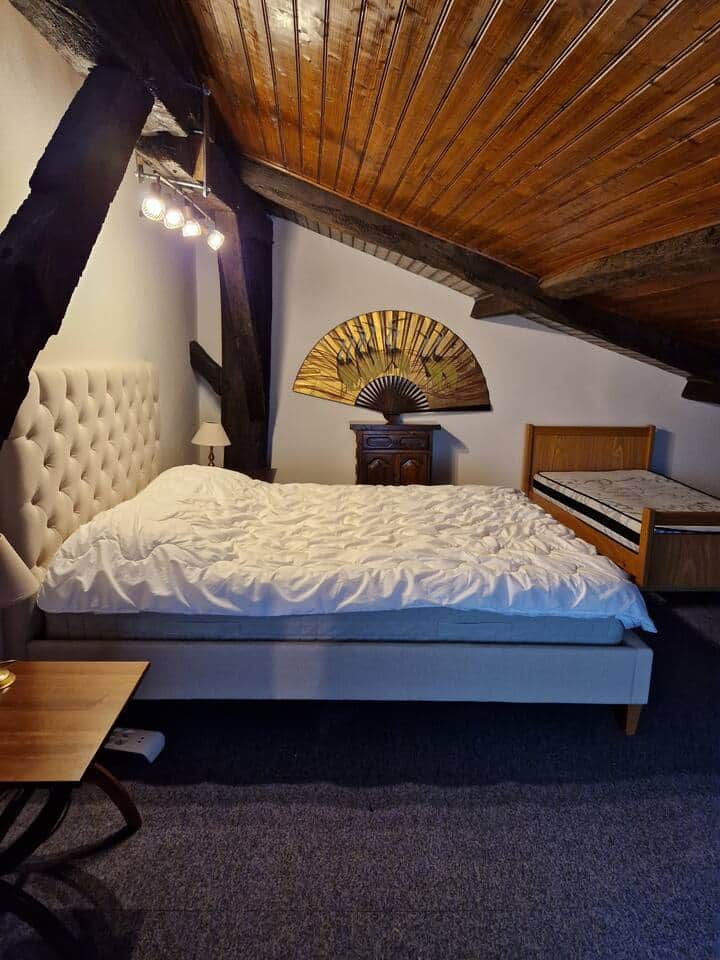 Bedroom on the upper floor in the gîte with air conditioning. 
