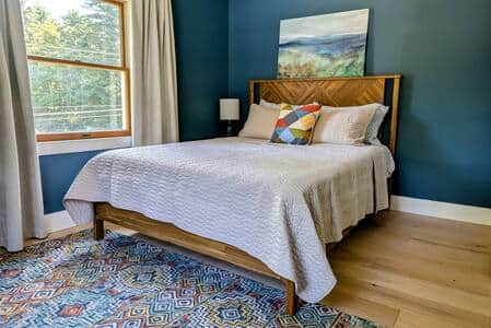 2nd floor queen bedroom