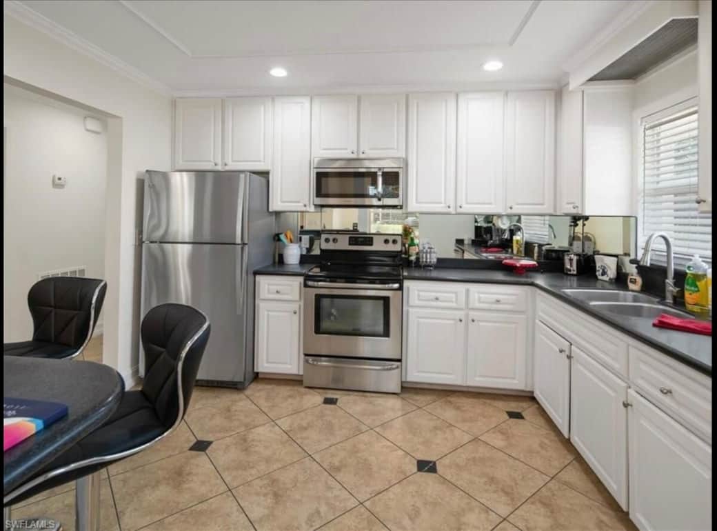 Large bright and happy kitchen with Stainless steel appliances!