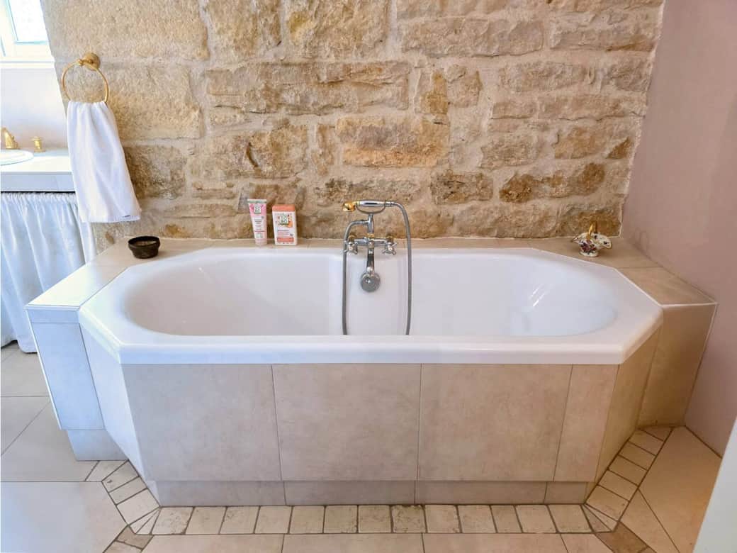 Ensuite bathtub