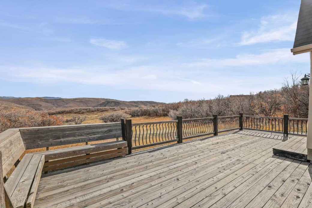 Unwind with panoramic views that showcase the region's beauty, perfect for wildlife watching, late-night conversations, or simply taking in the serene surroundings.