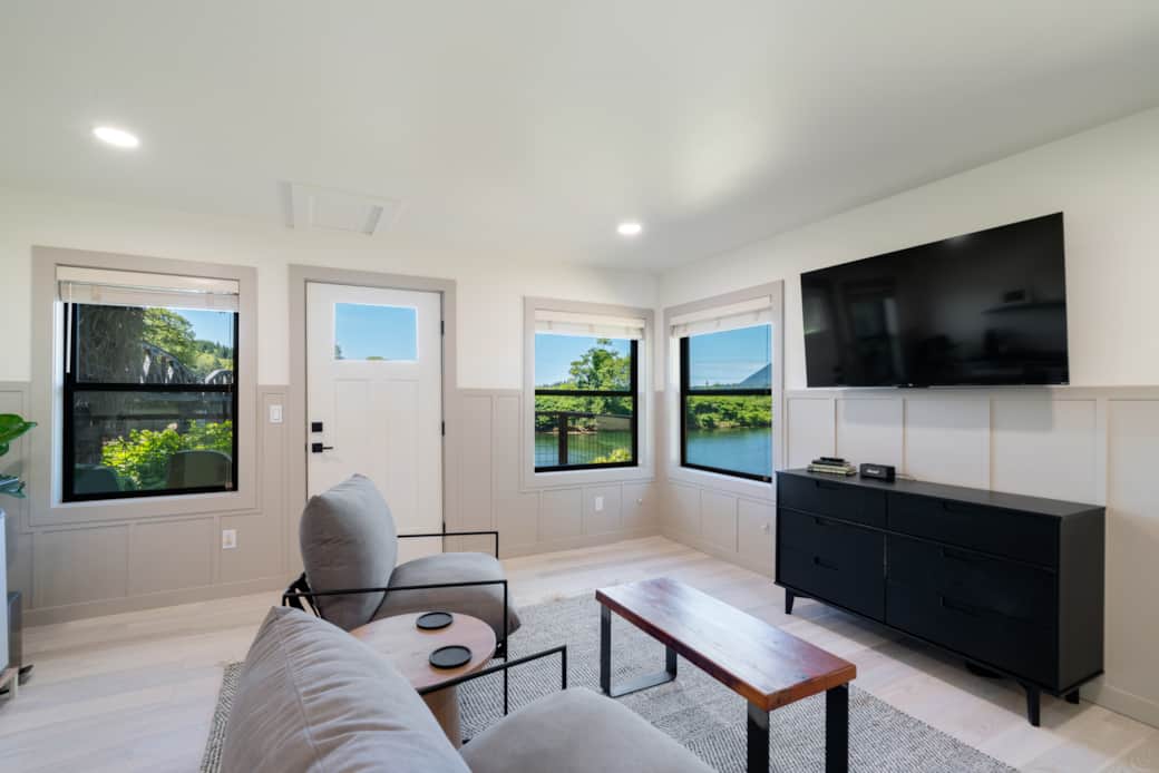 Room 6/Nehalem River Inn