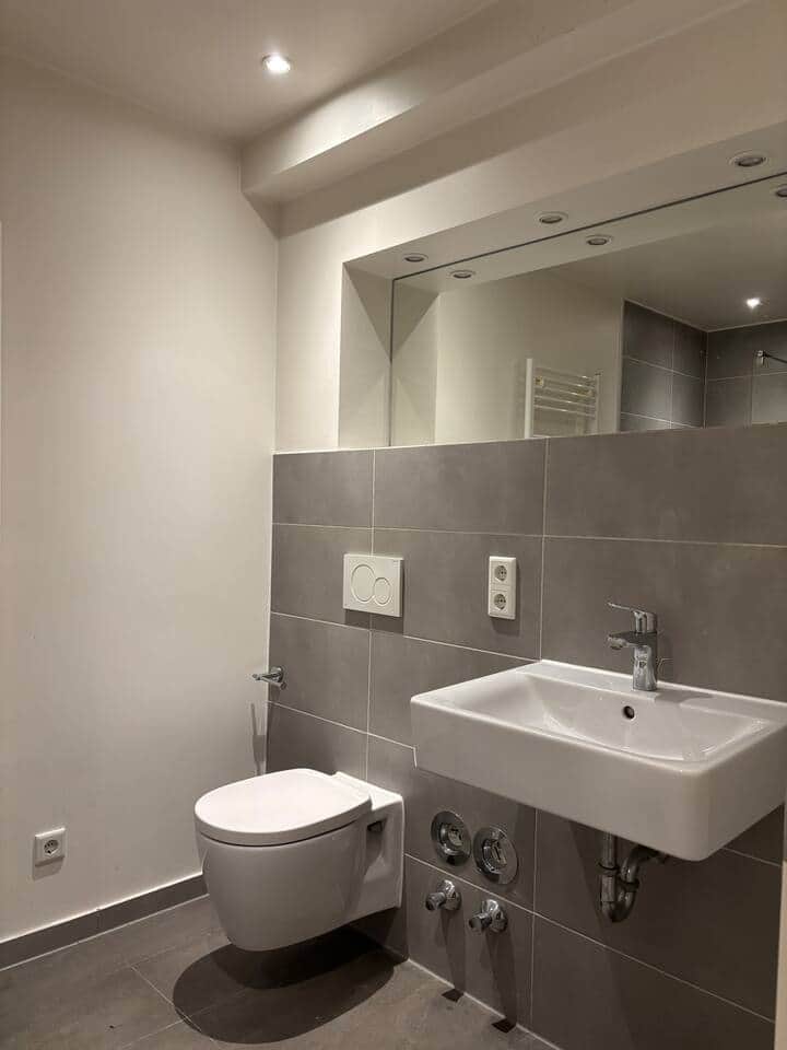 Badezimmer mit bodentiefer Dusche Badezimmer mit bodentiefer Dusche