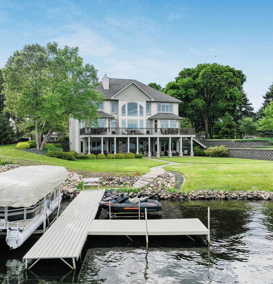 Exterior Lakeside View w/dock