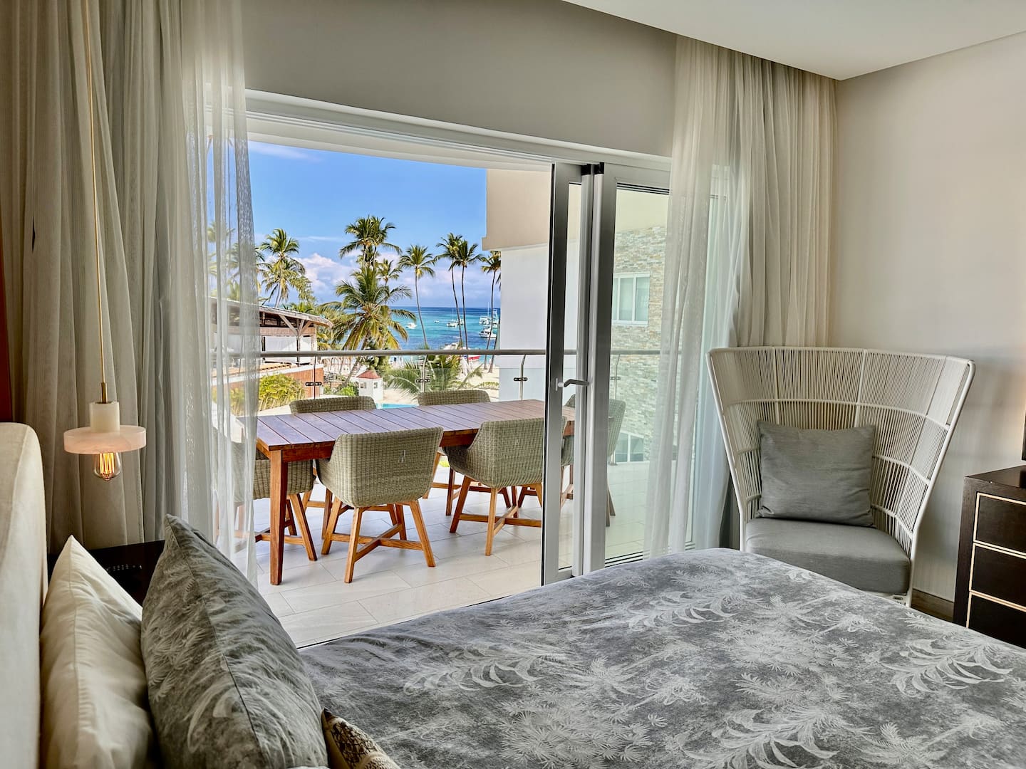 Spectacular 3 bedroom Ocean-view condo photo 5