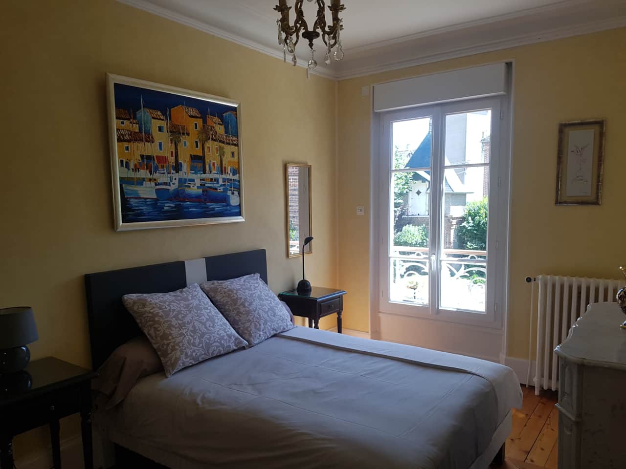 Le Petit Clos bedroom 1/5