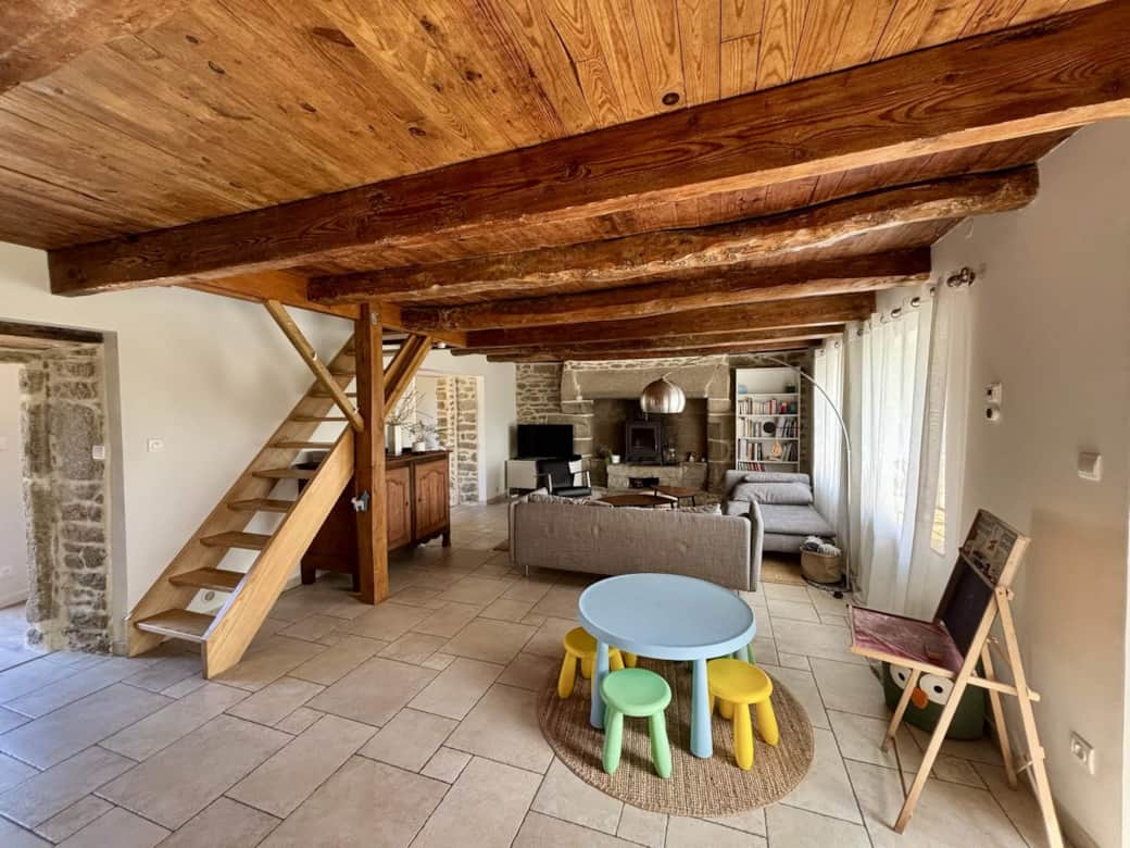Salon et coin enfants