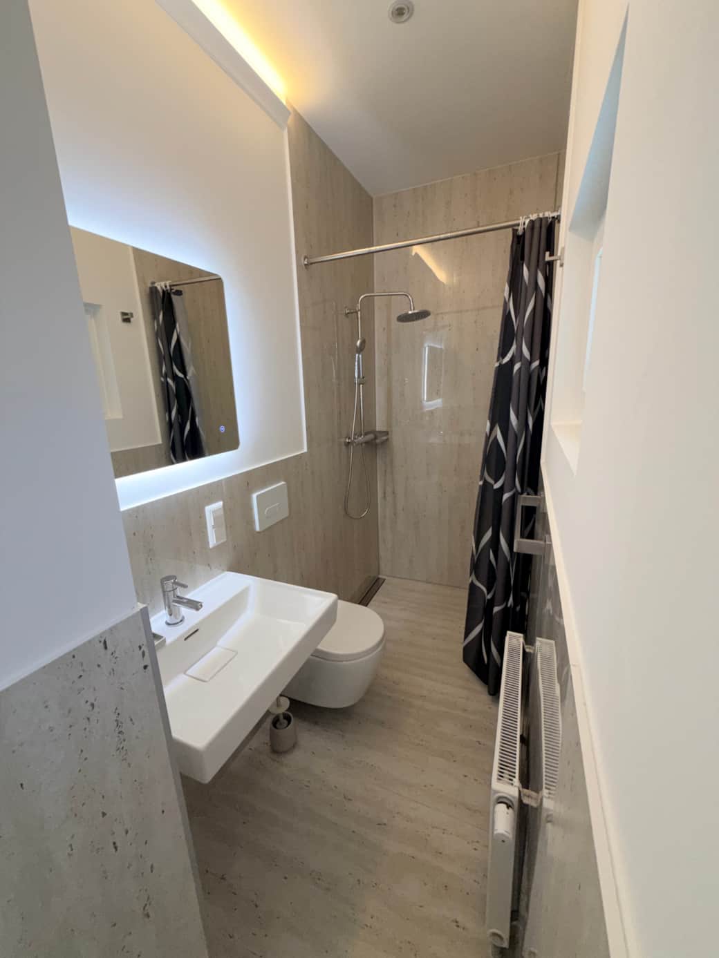 Image picker B8A1452E 4218 40BC 8CE6 A980BE7BB2EB 1899 000000F6CD776921