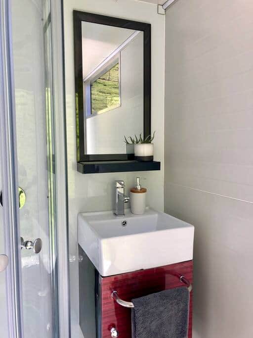 Bathroom. Daily clean towels with toiletries. Flushing cassette toilet.
