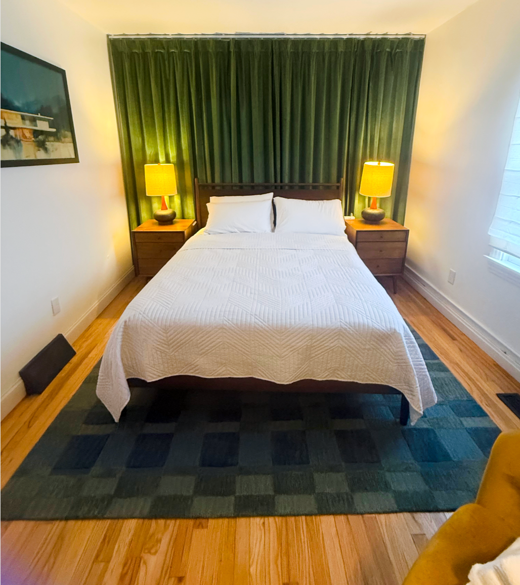 Downstairs bedroom with queen bed Downstairs bedroom with queen bed