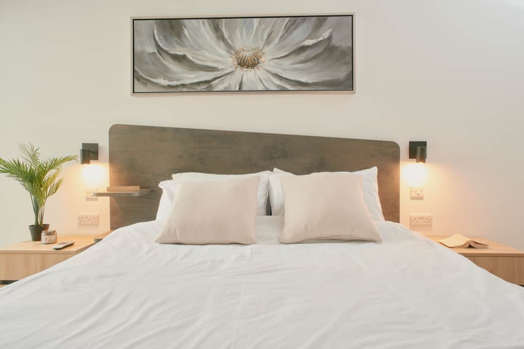 Master bedroom w/ Queen sized bed