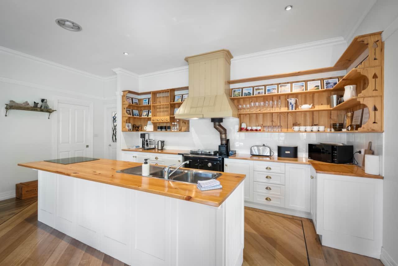 Lucindale Kitchen 01