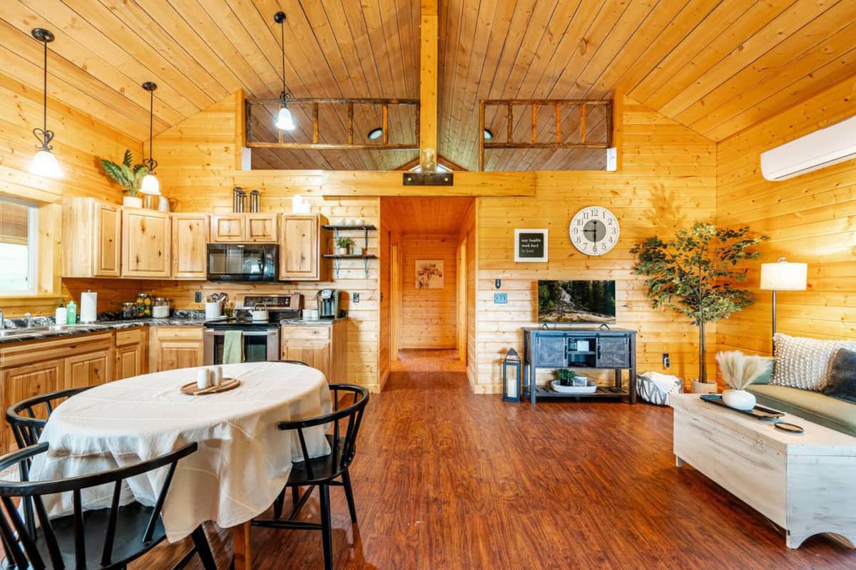 The Magpie Cabin vacation rental Sheridan Wyoming mountain views