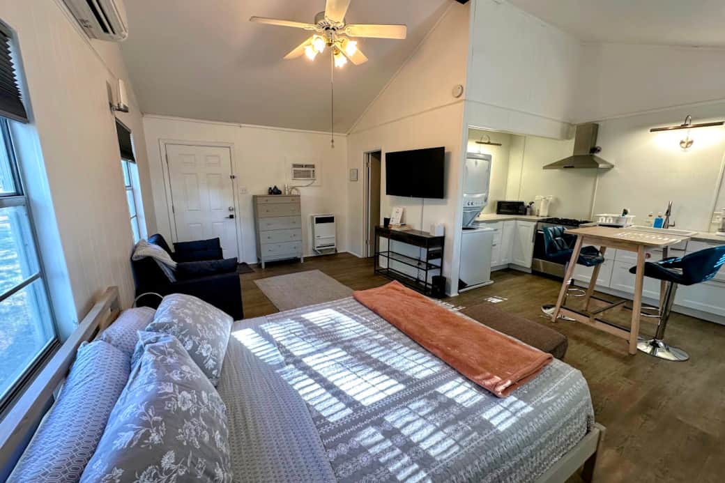 Sleeping, living, and kitchen areas. Bright and clean with a high ceiling. Sleeping, living, and kitchen areas. Bright and clean with a high ceiling.