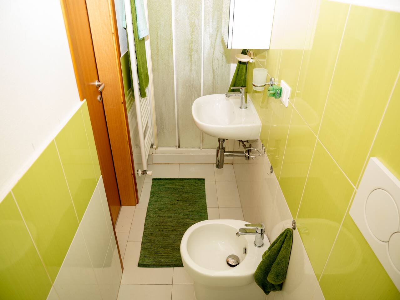 Il bagno completo con box doccia