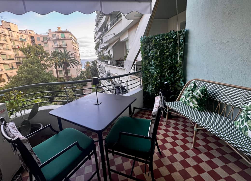 Quiet balcony with amazing views Quiet balcony with amazing views