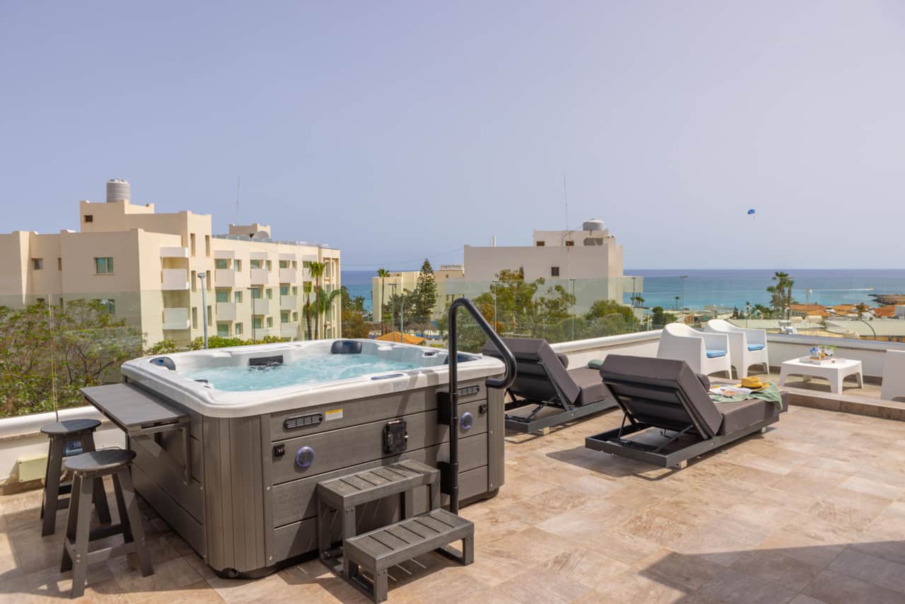 6-Roof Garden - Jacuzzi