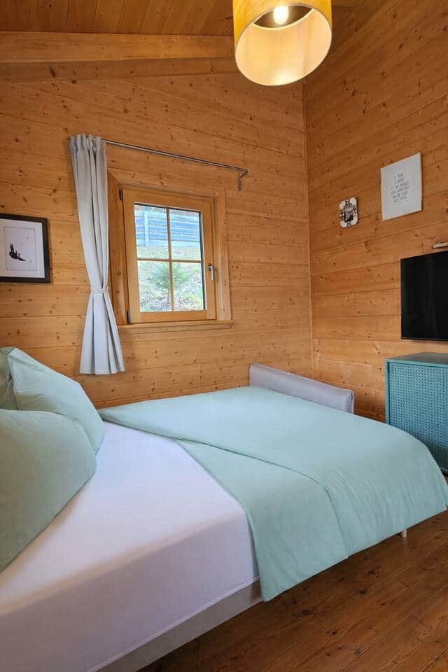 Auf dem 140cm breiten Schlafsofa finden bequem 2 Personen Platz. 