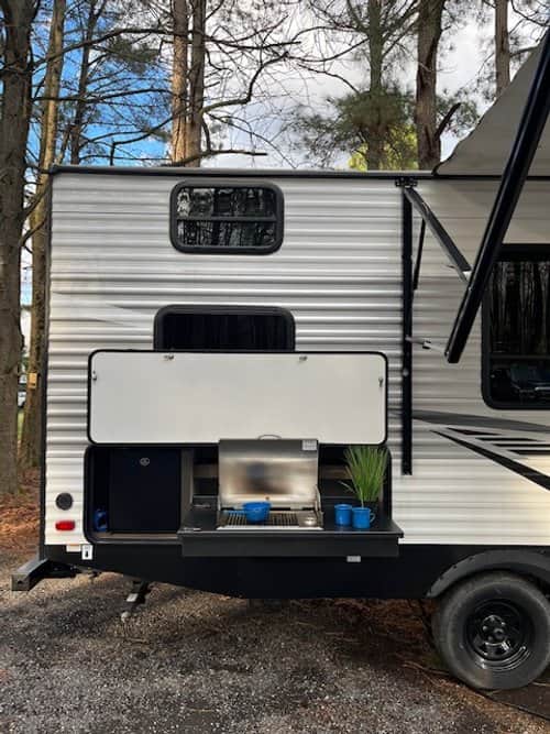 outside mini kitchen