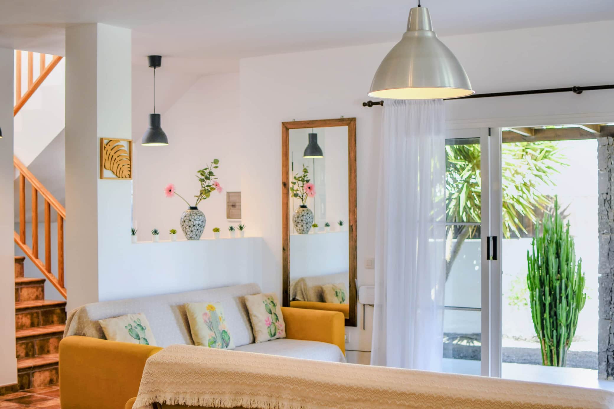 https://l.icdbcdn.com/oh/15bc9462-c874-4c7d-891f-2a6202c27479.jpg?w=2080-21