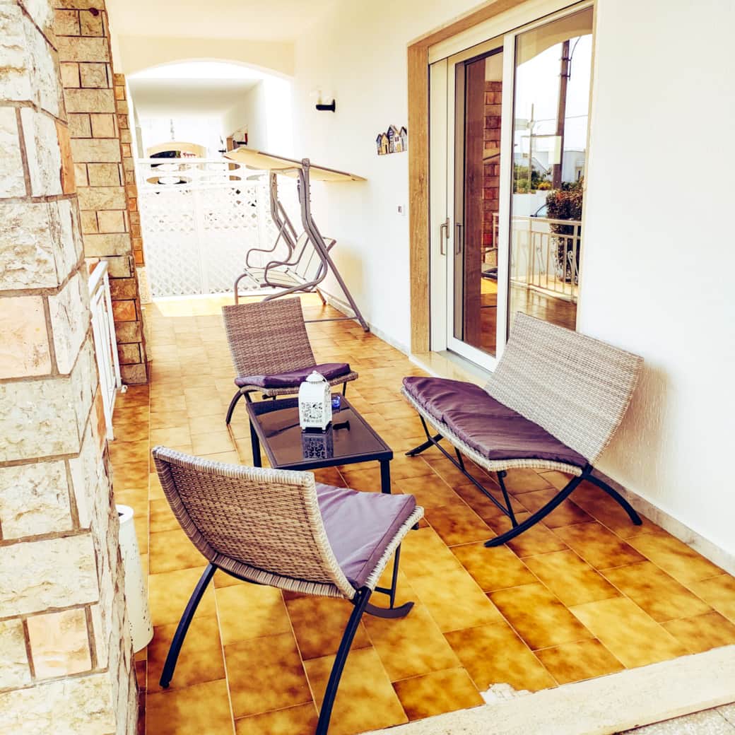 Veranda. Salottino, Dondolo, Tende Parasole, Wifi, Ingresso