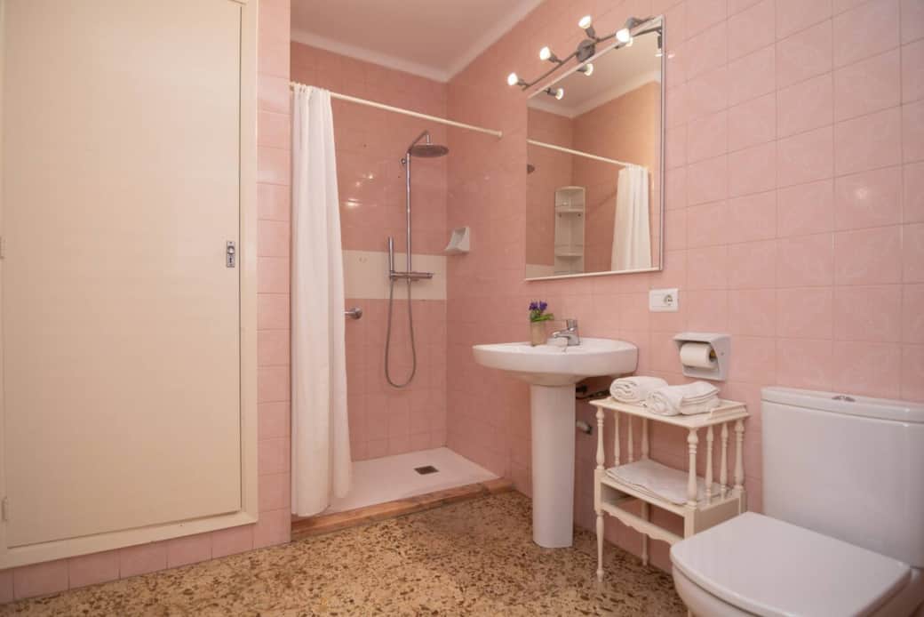 Salle de bain au rez-de-chaussée