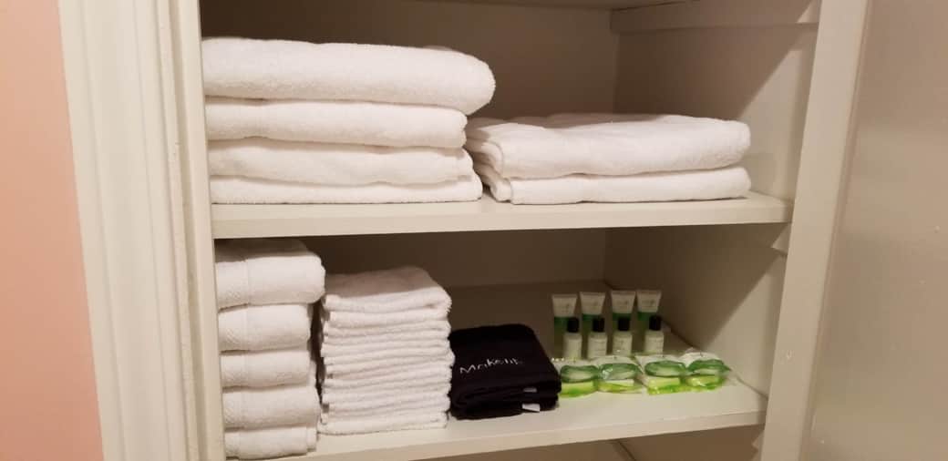 Common bath closet