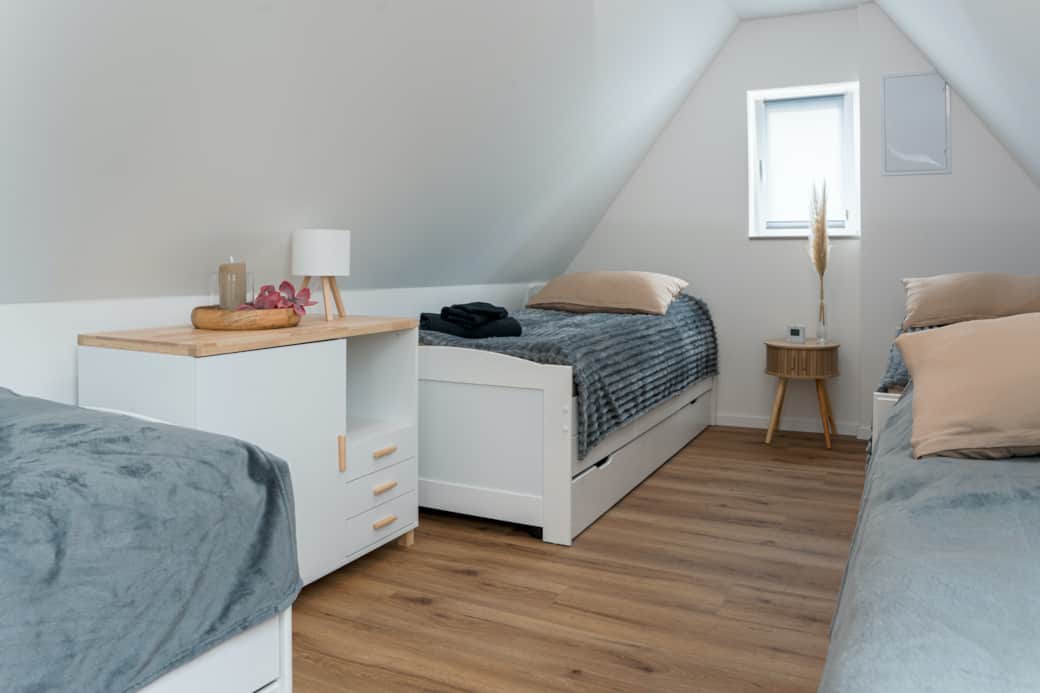 Schlafzimmer DG mit 4 Einzelbetten