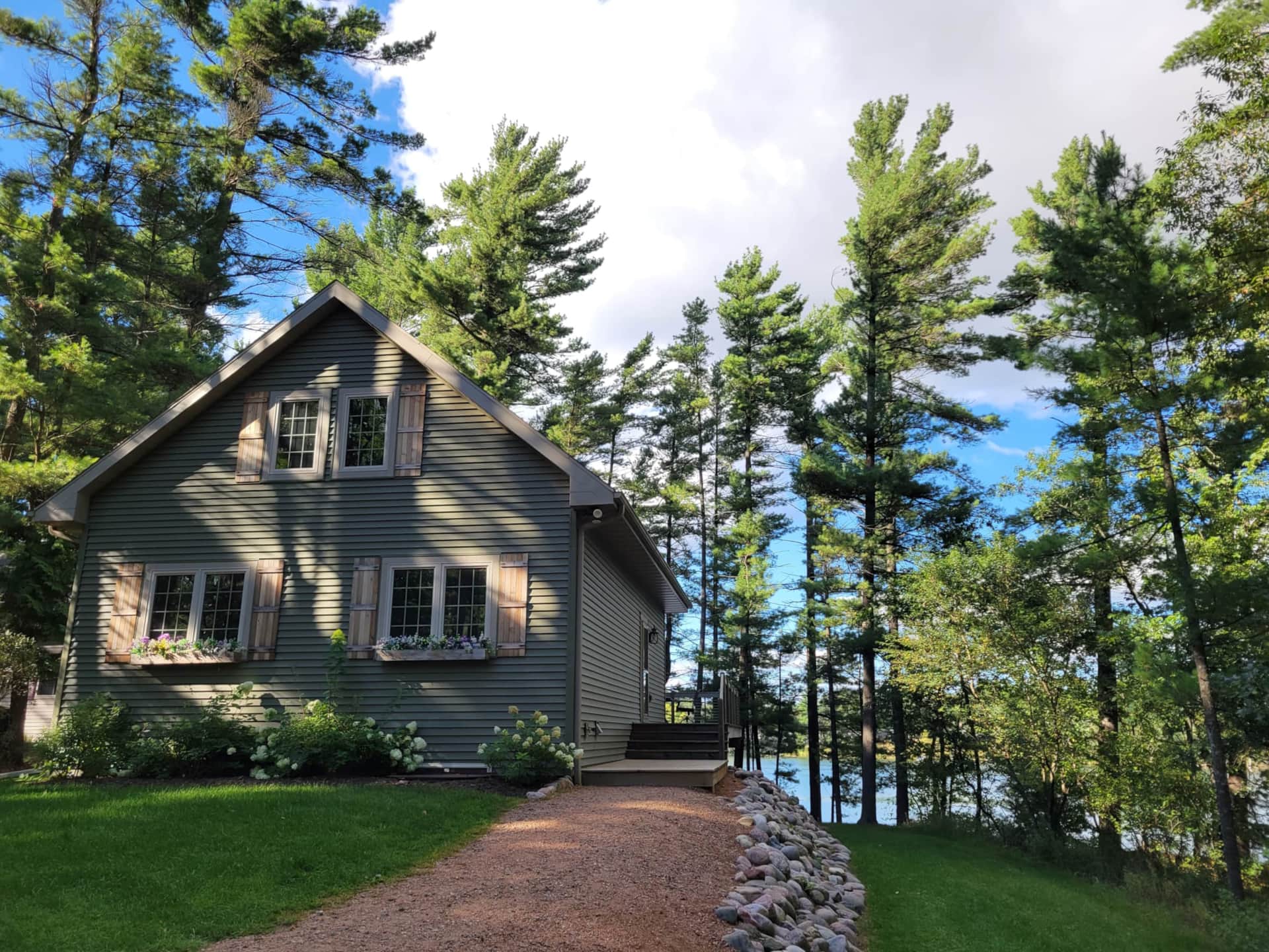 Fish Lake Escape Year round HOT TUB & Pontoon Rental Vacation Home in Hancock