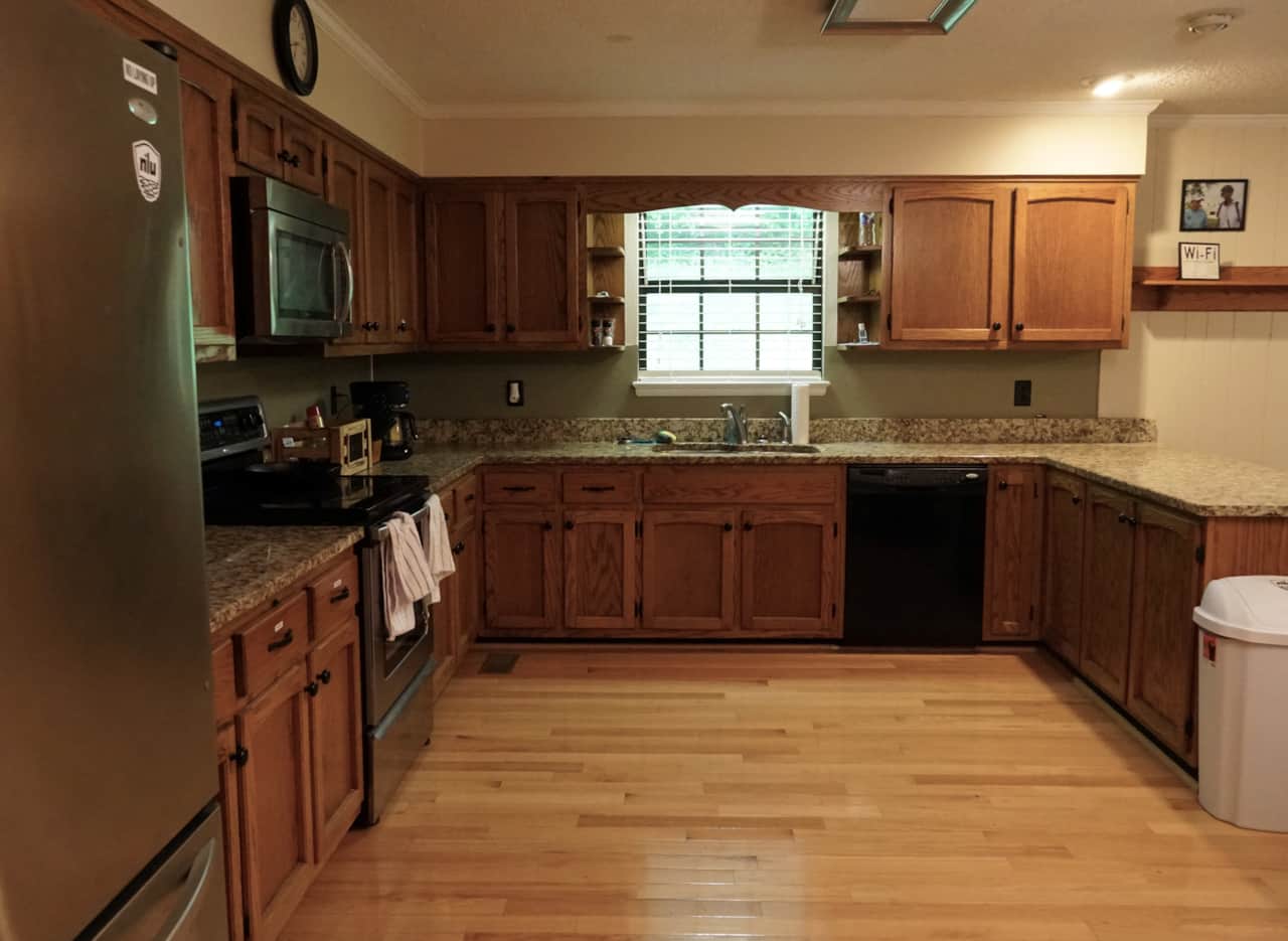Spacious kitchen w/ nice counters & appliances