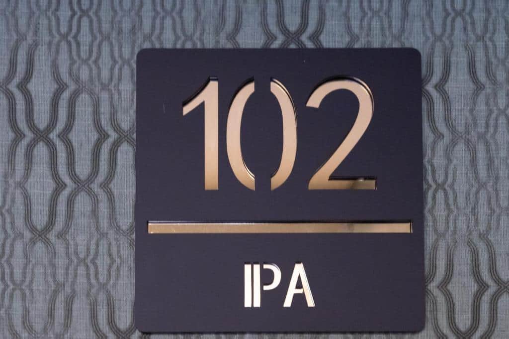 Hoppy rooms - Self Check ln │102 IPA