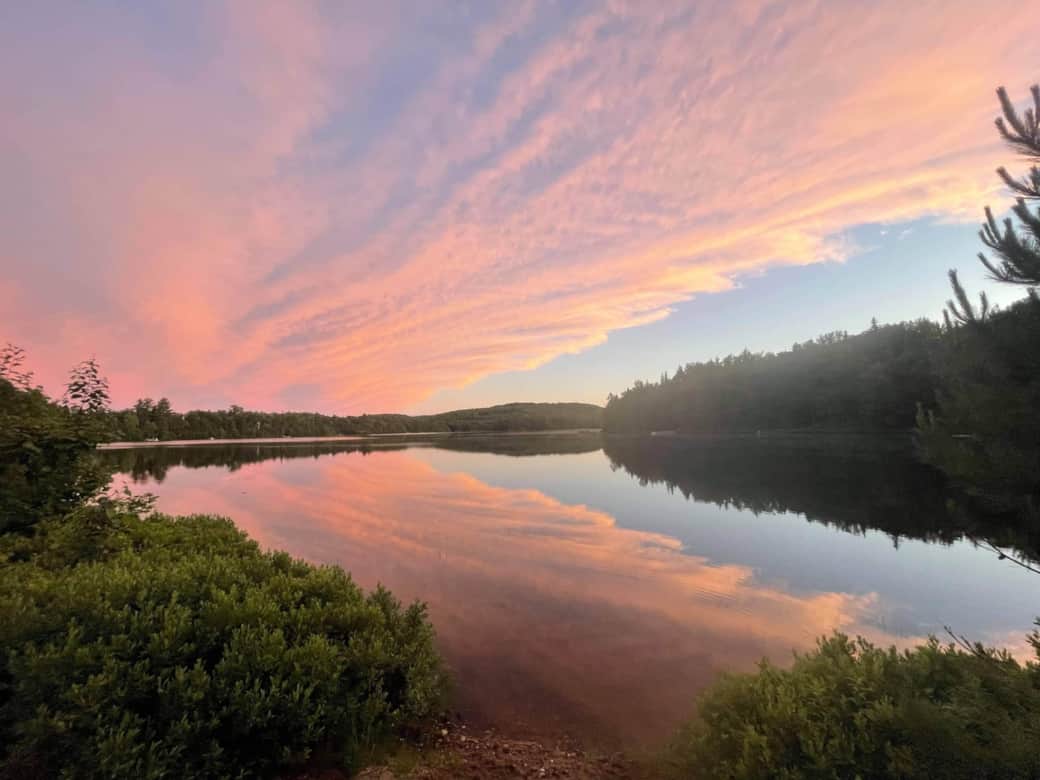 Soirée calme sur le bord du Lac