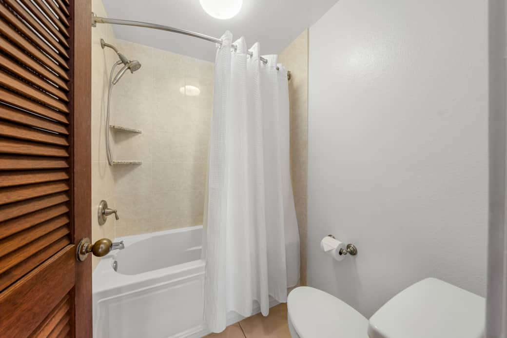 Primary Large Bathtub for Soaking