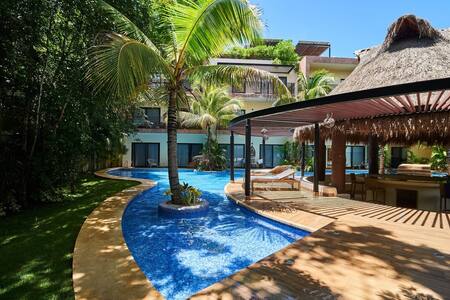 Zen Oasis Swim Up Condo Pool W Tiki Hut Bar + Gym photo 15