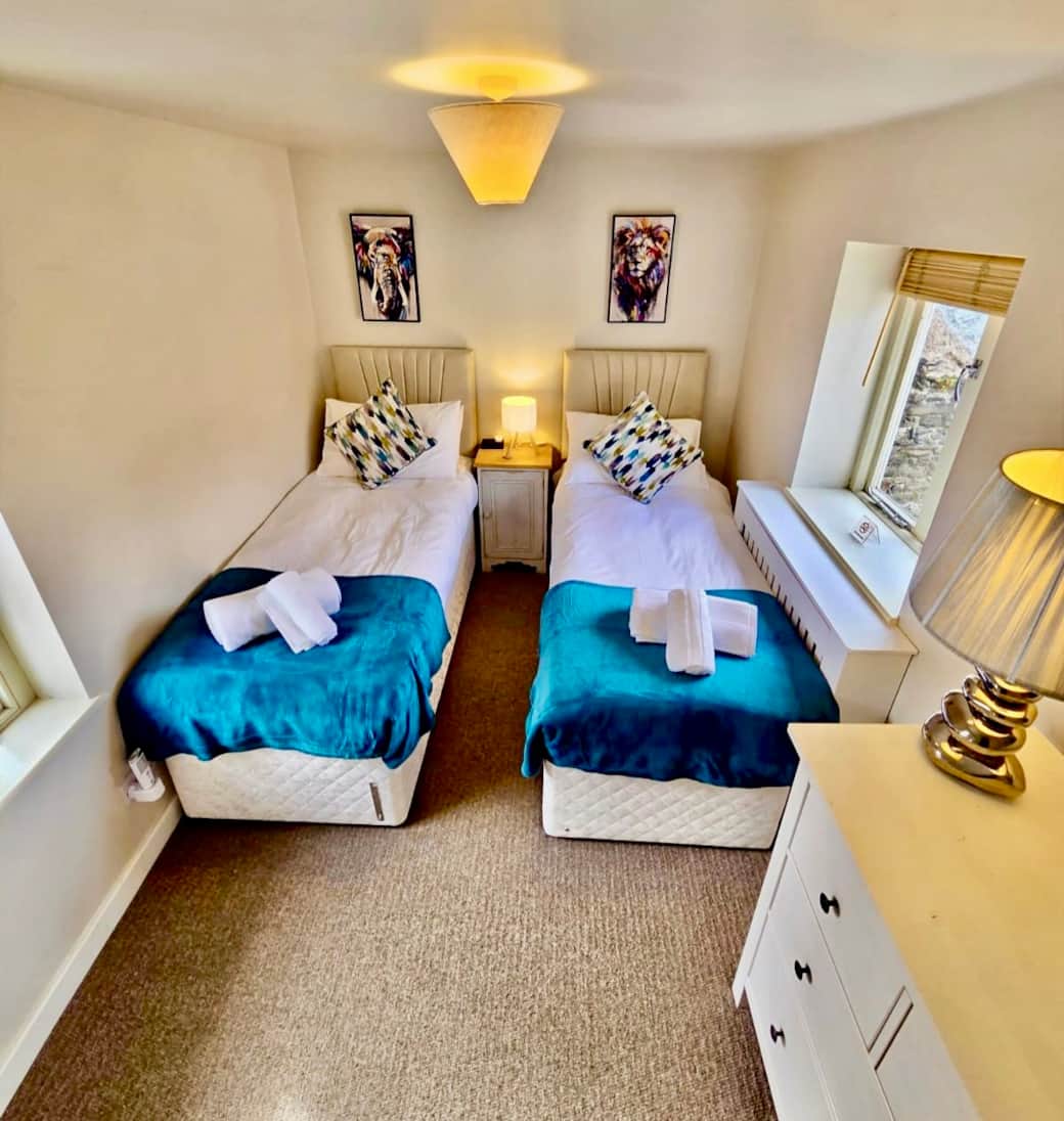 Twin bedroom 