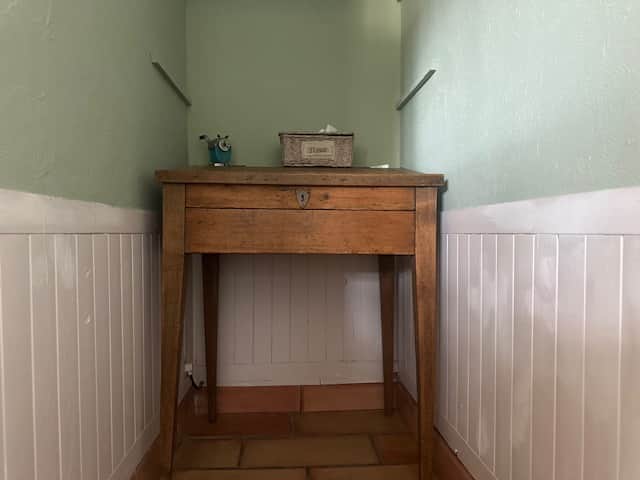 L Ecole petit bureau, enfants, adolescents, copines, ping pong, petanque