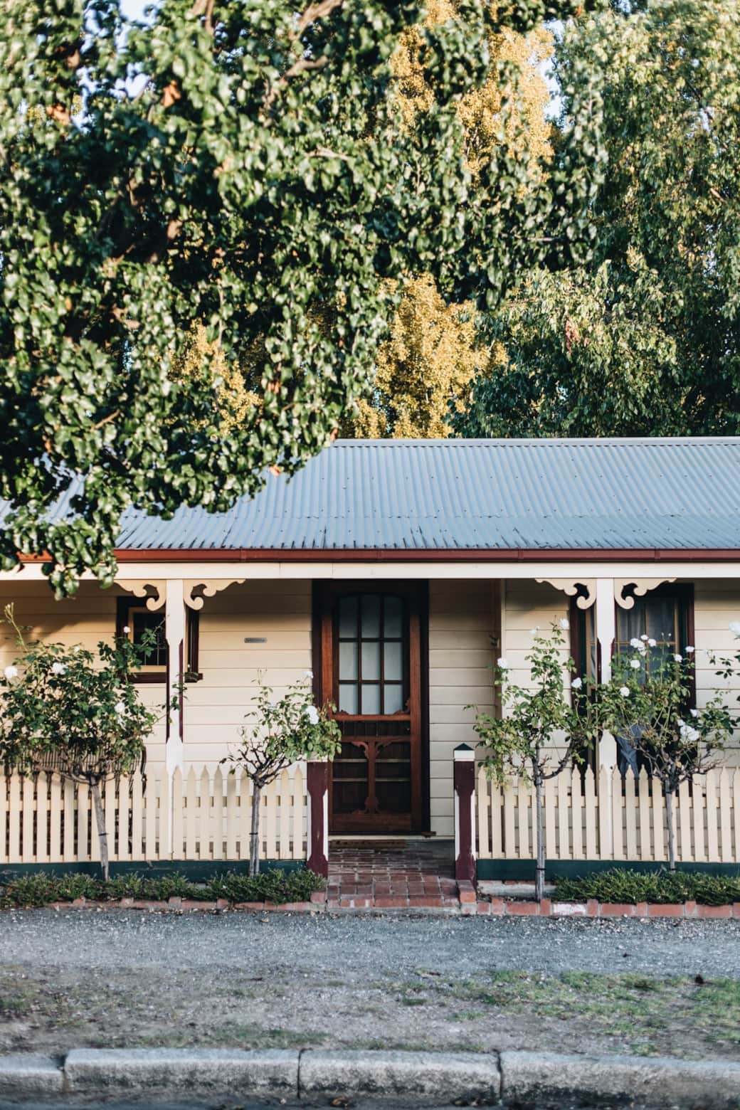 Picketts Cottage - Enjoy country charm in the heart of Beechworth. Picketts Cottage - Enjoy country charm in the heart of Beechworth.